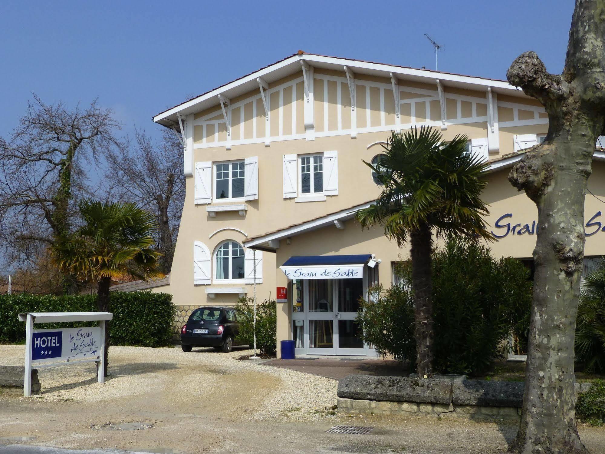 Hotel Le Grain De Sable Ares Bagian luar foto